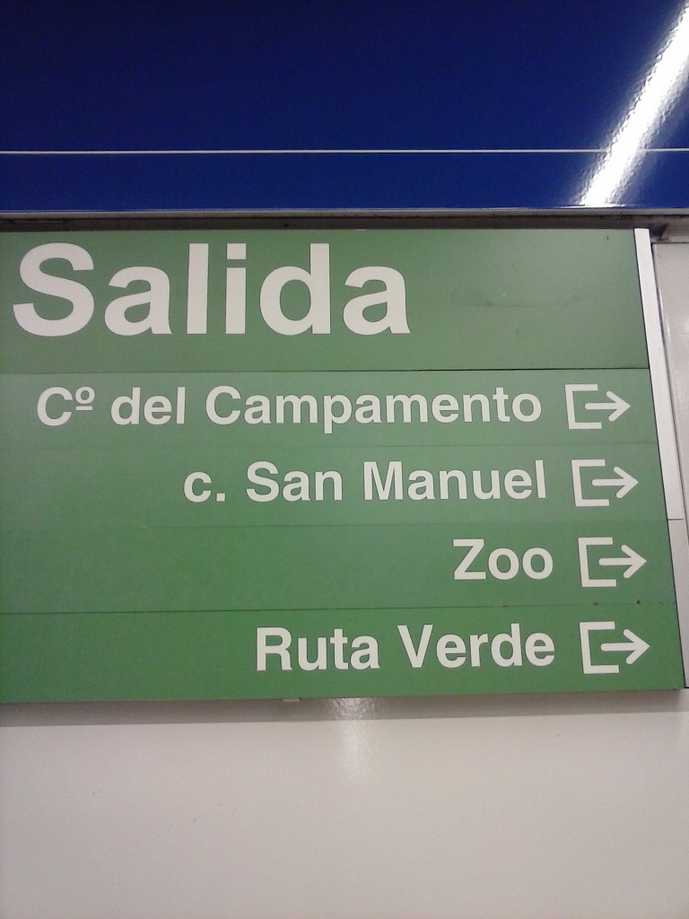 La familia de Cecilia yendo al Zoo de Madrid.